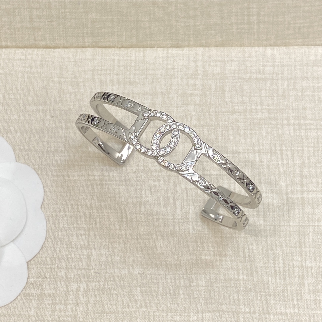 TOP CHANEL CC Bracelet - 2 Colors