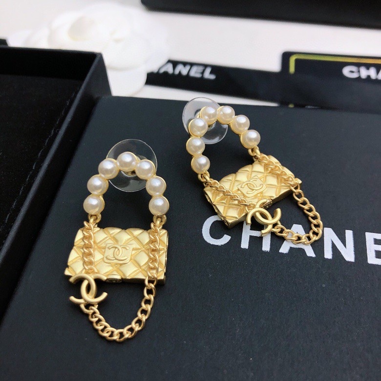 TOP CHANEL Double C Pearl Bag Stud Earrings
