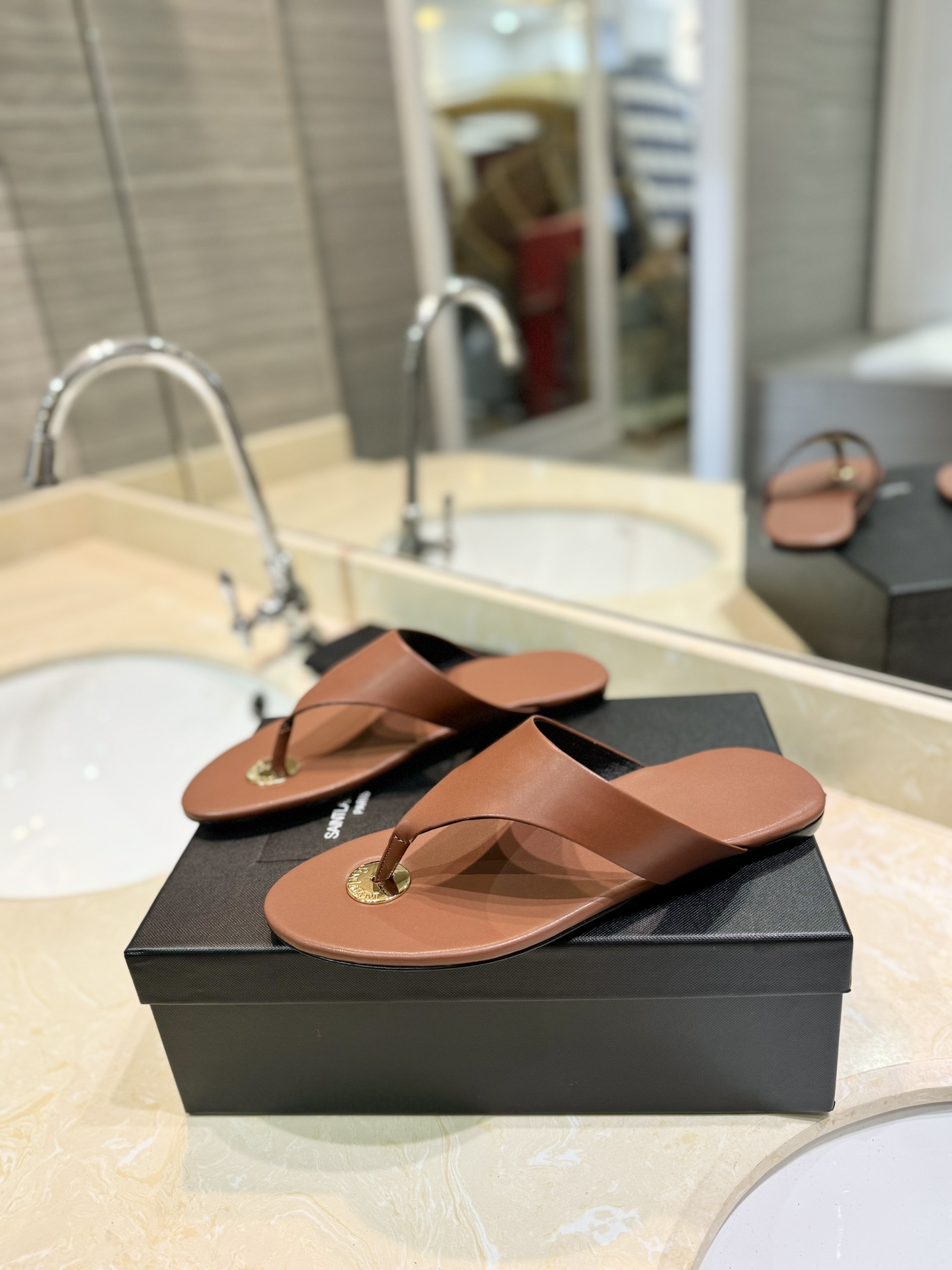 TOP Yves Saint Laurent YSL Flip Flops - 3 Color