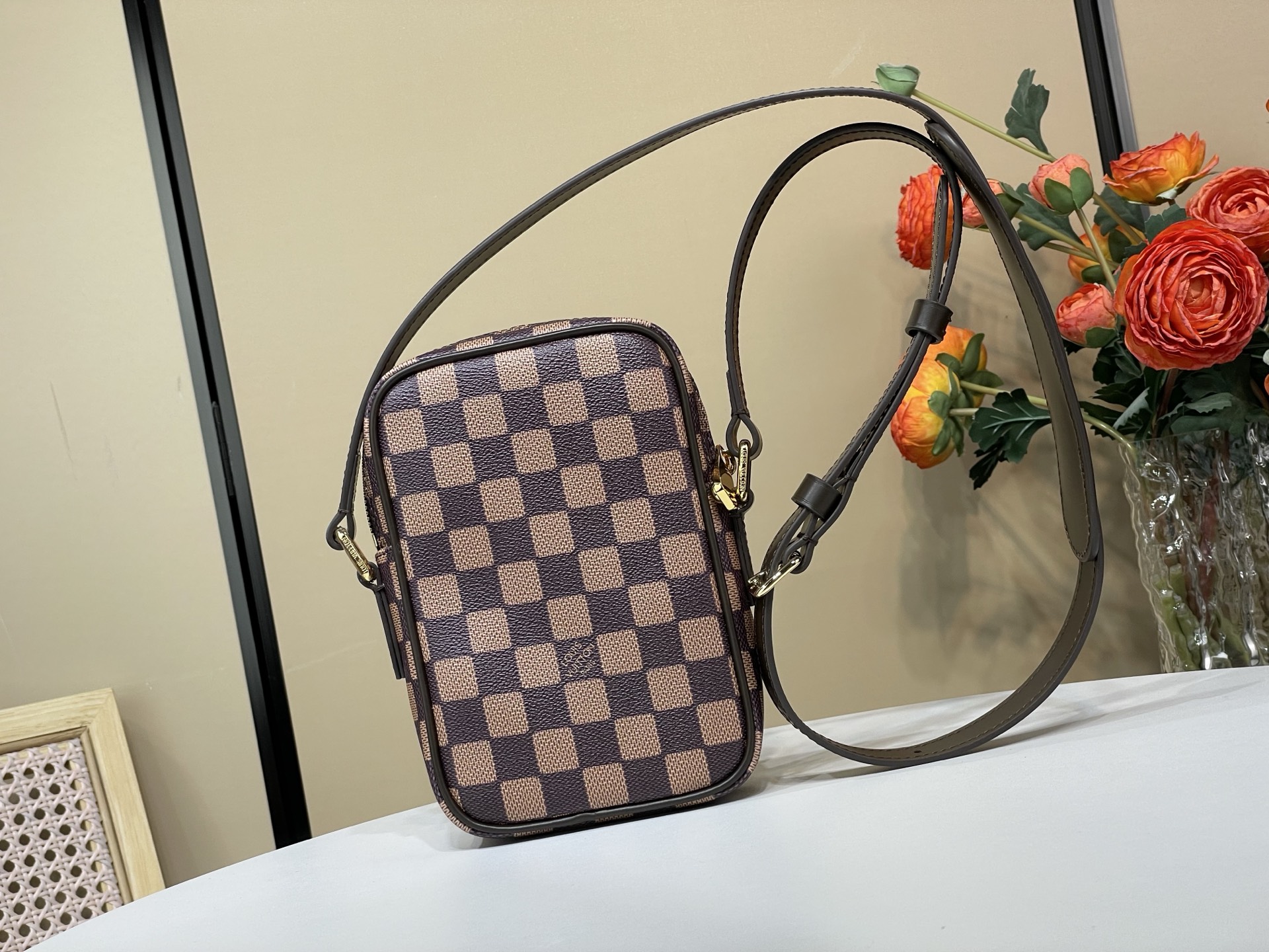 TOP Louis Vuitton LV Amazone Crossbody Bag Cowhide 13.5*20*8CM - Brown
