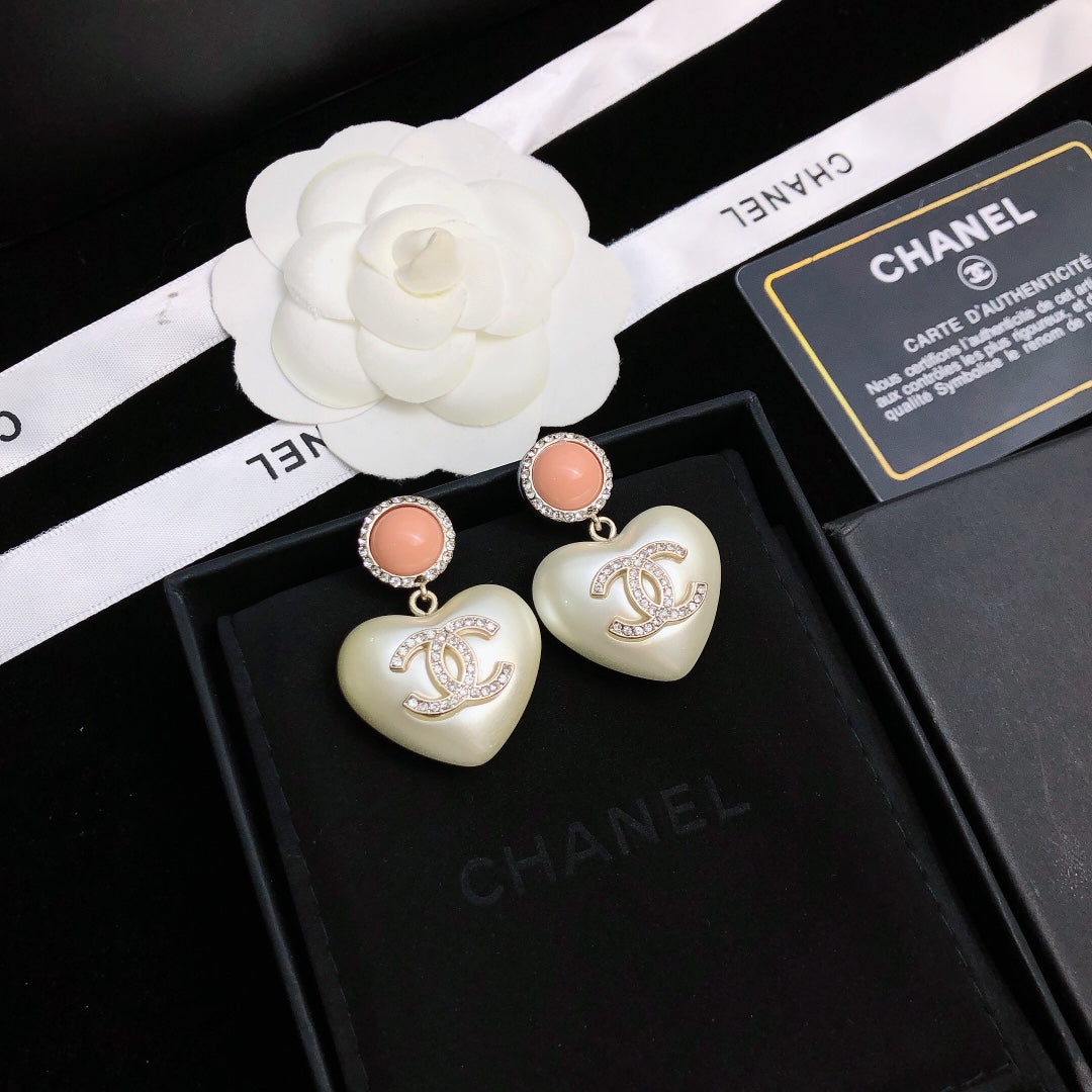 TOP CHANEL Hearts Pearls Gold Pink and White