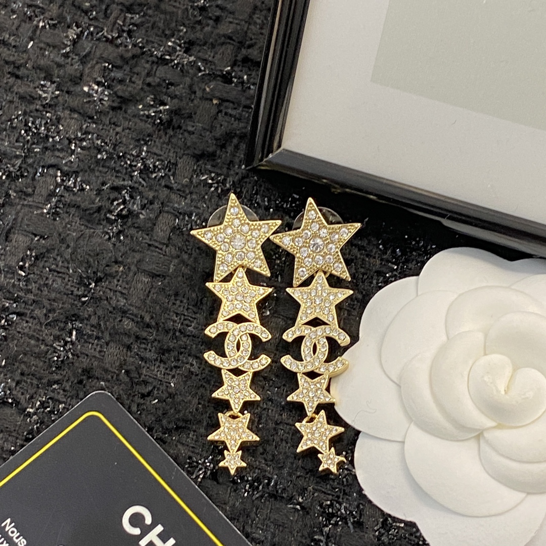 TOP CHANEL Star Tassel Earrings - Gold