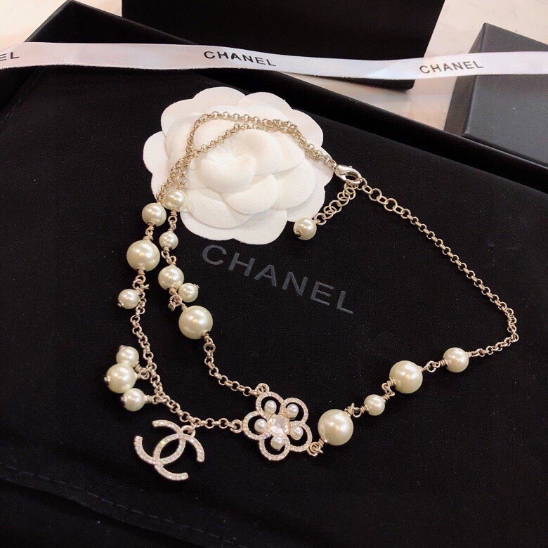 TOP CHANEL Pearl Necklace