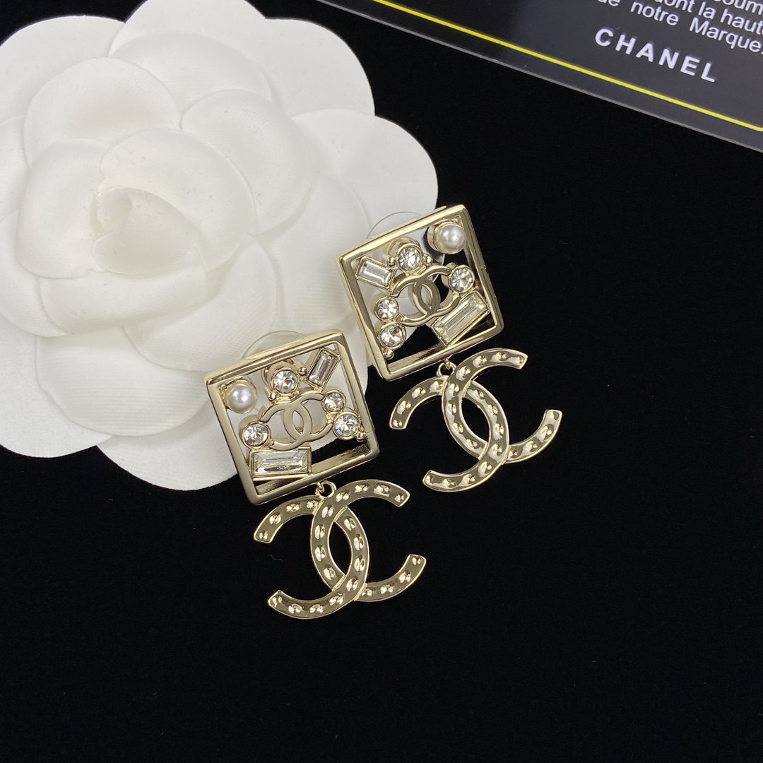 Top CHANEL Metal Square Crystal/Pearl Stud Earrings