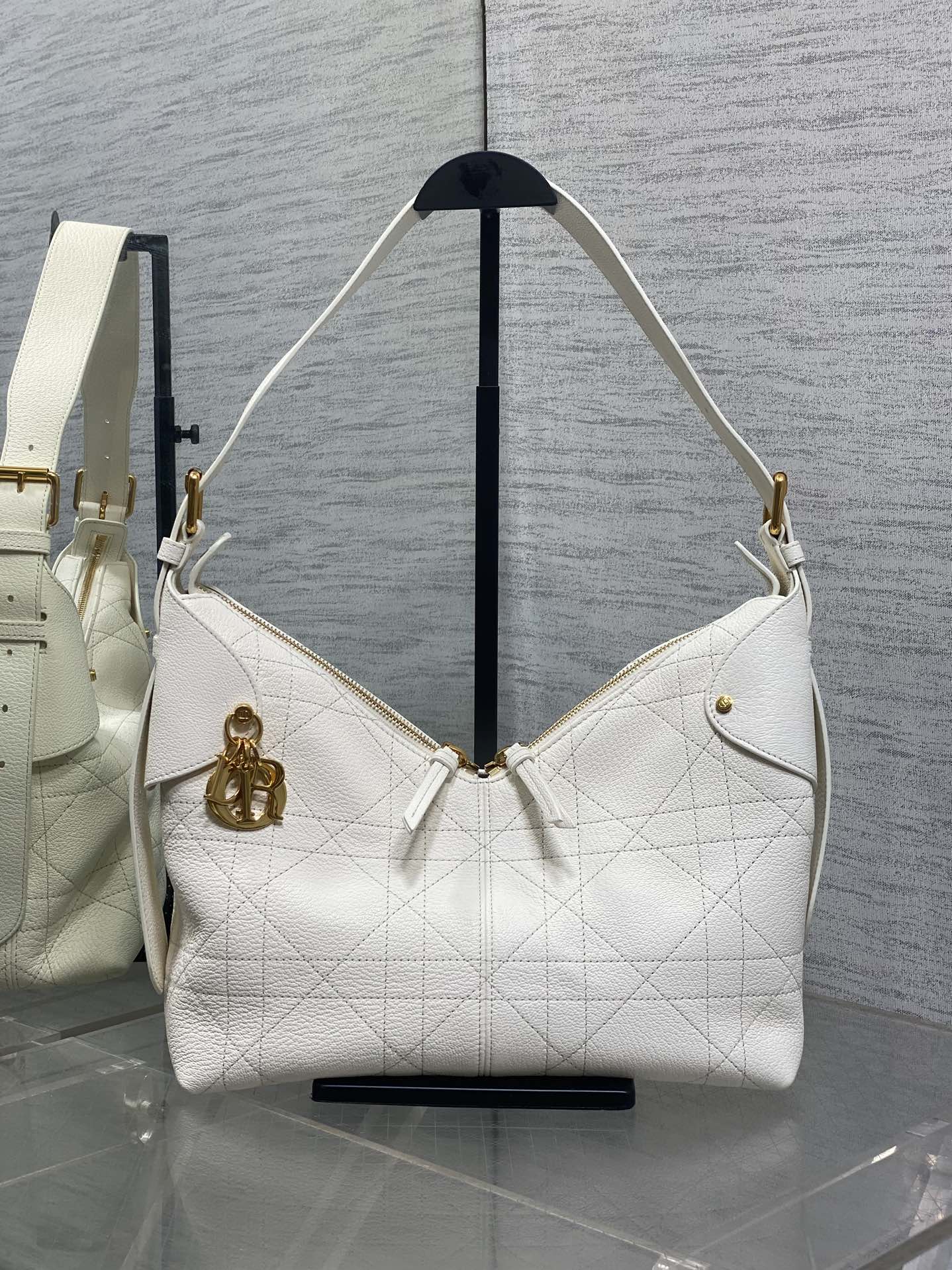 TOP Christian Dior Dior Voyage  Bag Cowhide 3 Sizes - White