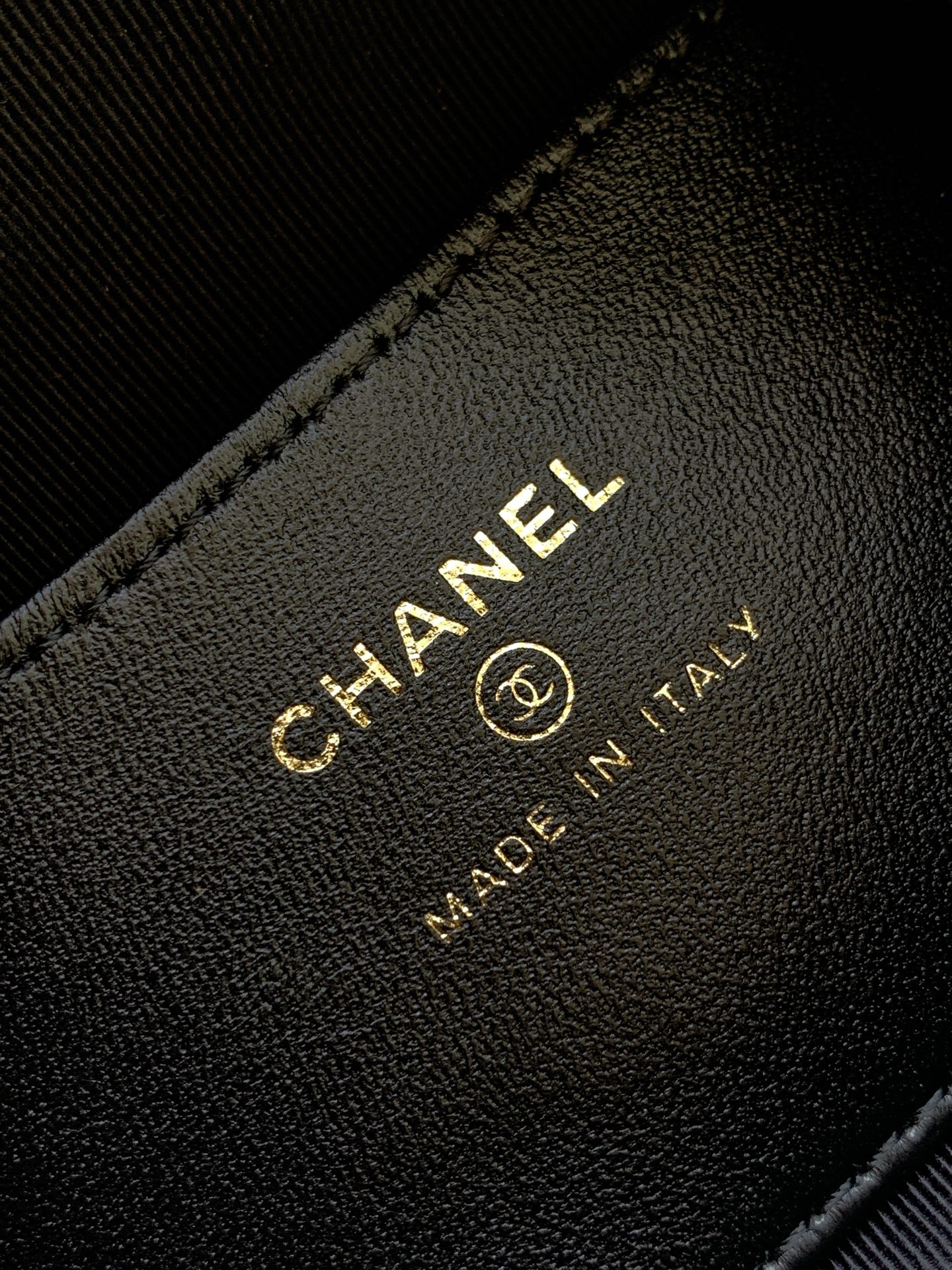 TOP CHANEL Round Hobo Pouch Bag 11x19x8cm - Black