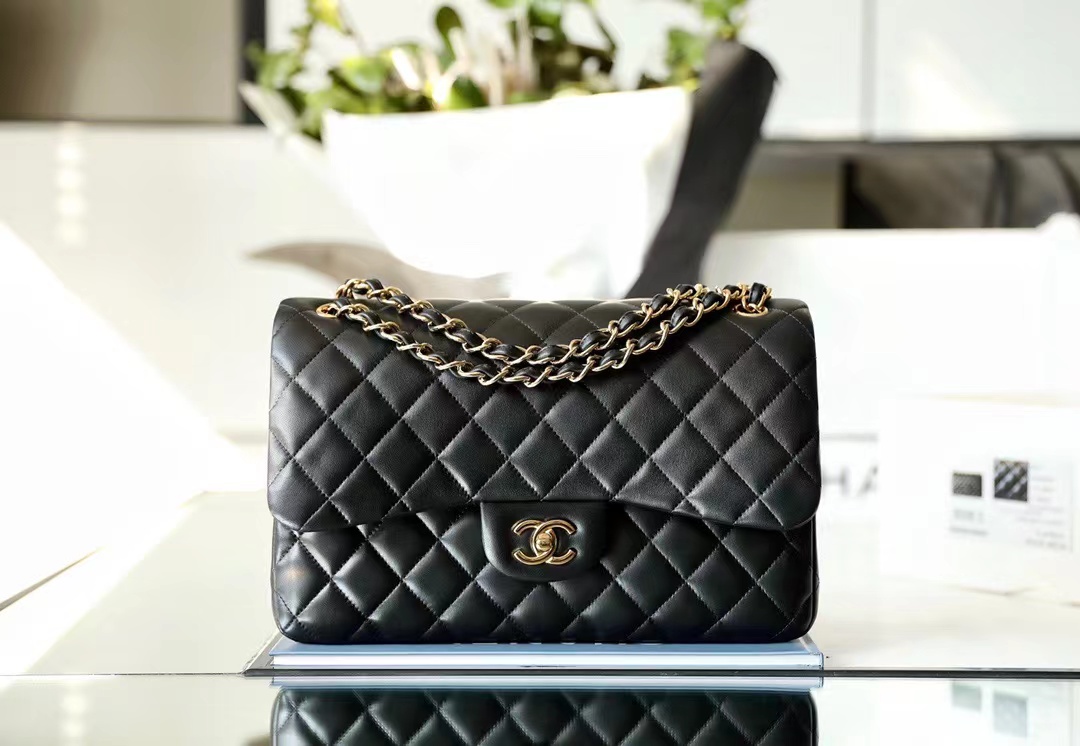 TOP CHANEL Classic Flap Bag Jumbo Large 30CM - Black & GHW