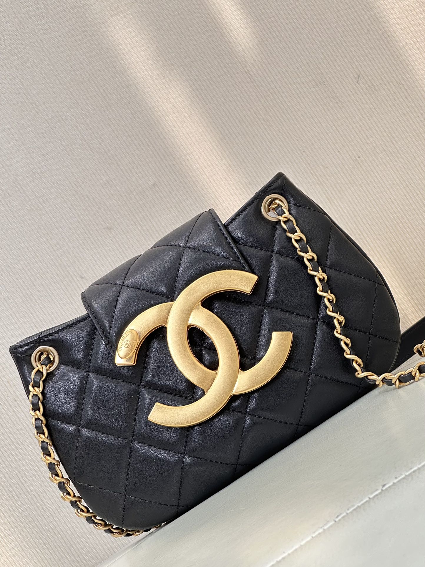 TOP CHANEL Retro Metal LOGO Leather Rhombus Bag 21×14×5cm - GHW&Black
