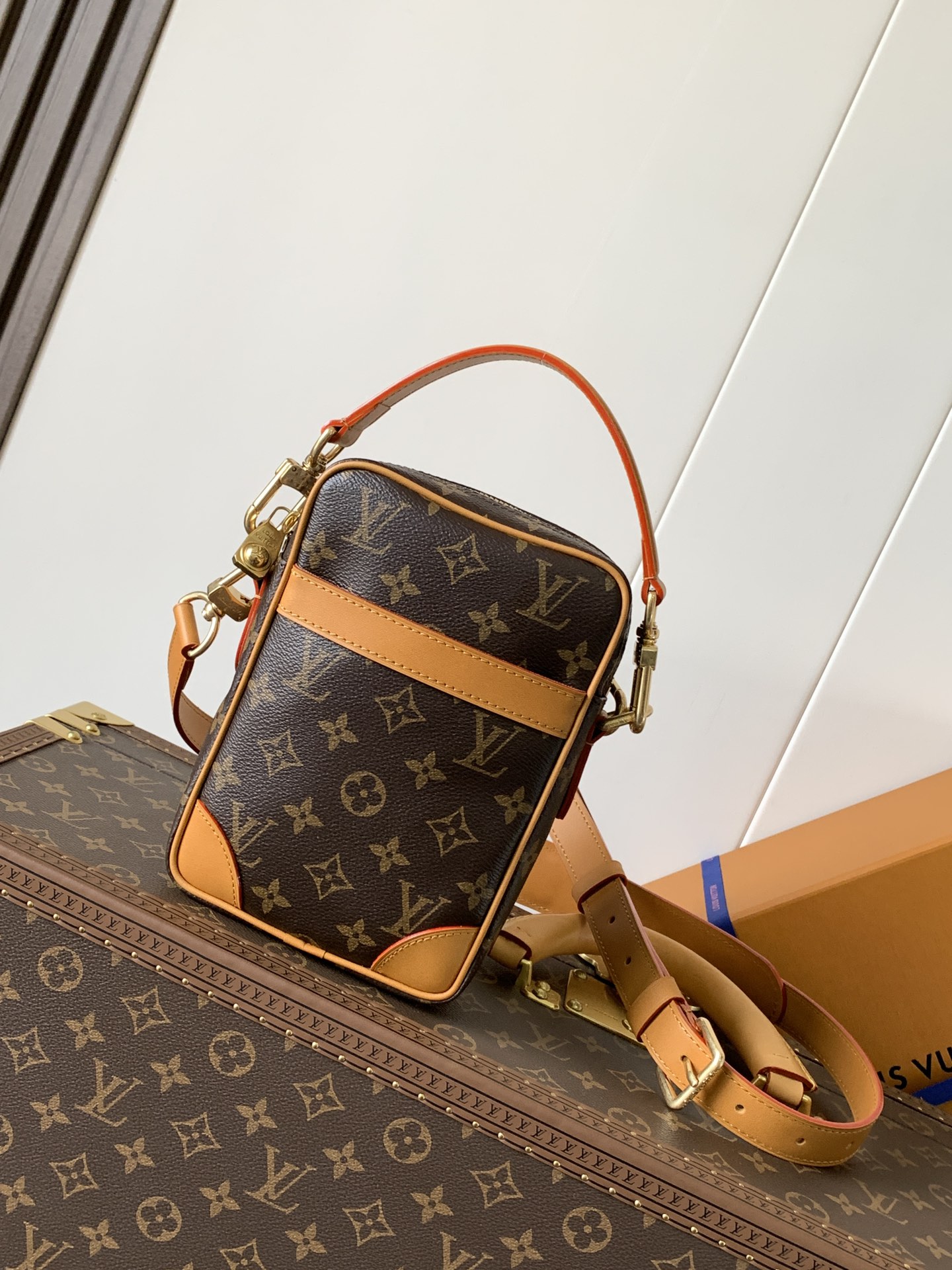 TOP Louis Vuitton LV Danube Crossbody Bag Cowhide 16*21*6CM - Brown