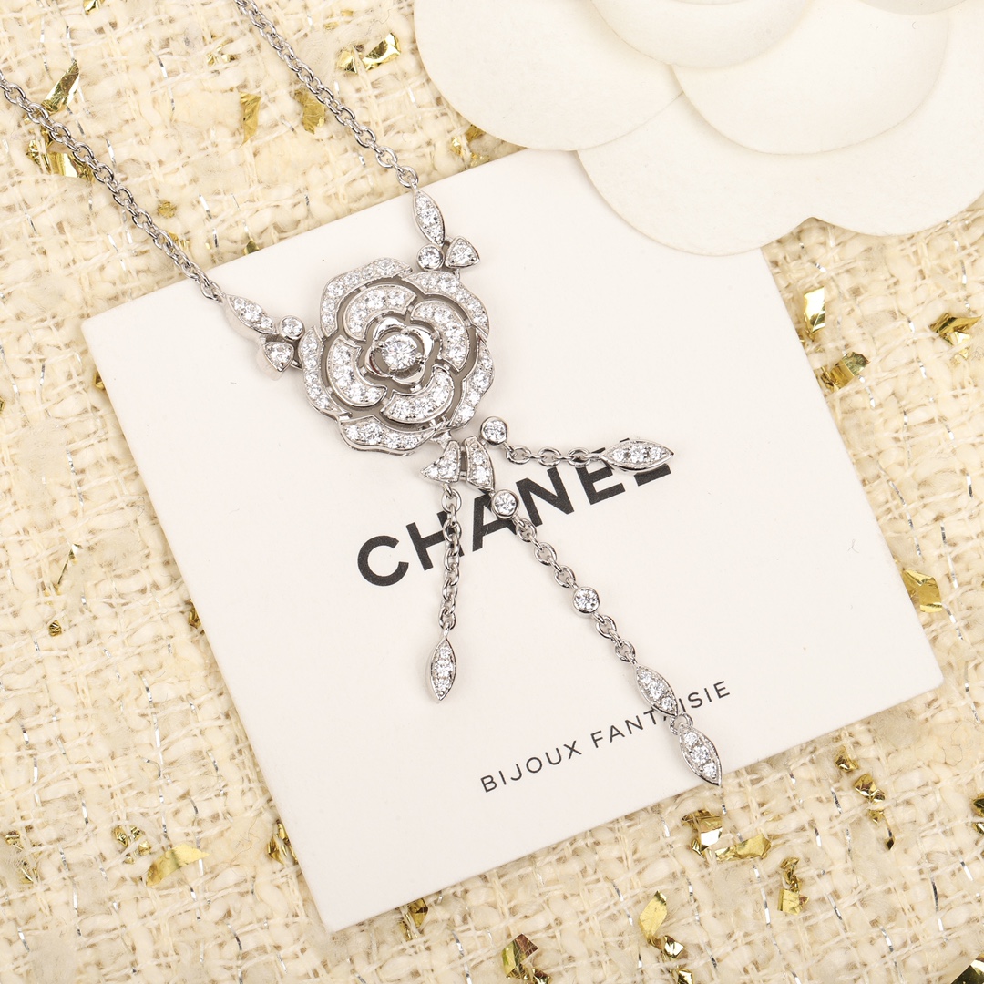 TOP CHANEL Camellia Necklace