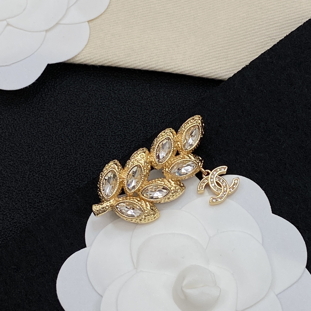 TOP CHANEL Brooch - Gold