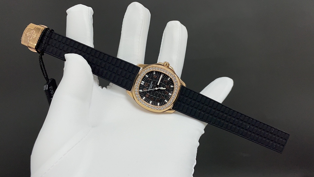 TOP Patek Philippe AQUANAUT Women's 35.6mm Watch - Black with Gold