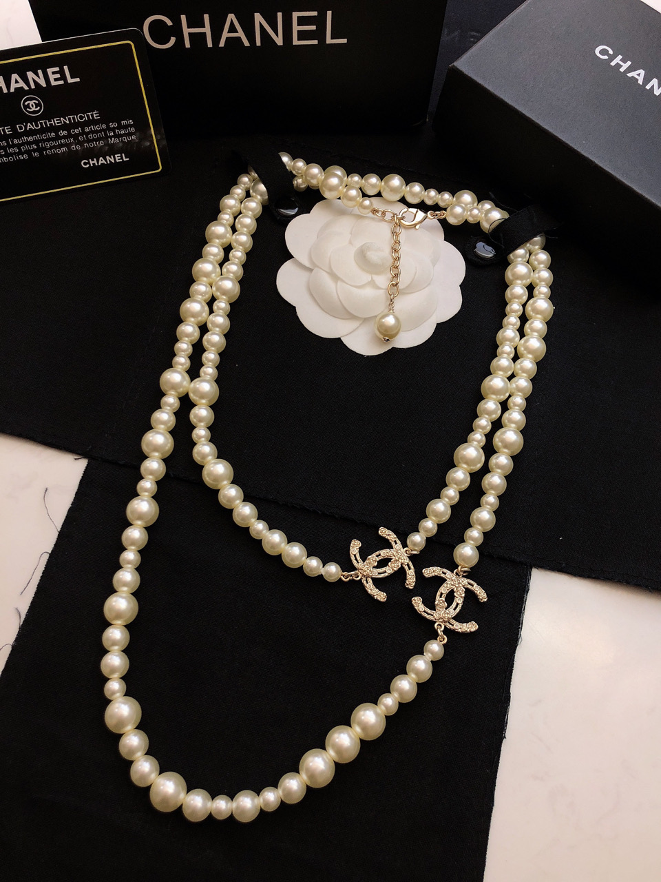 TOP CHANEL Classic Pearl Necklace