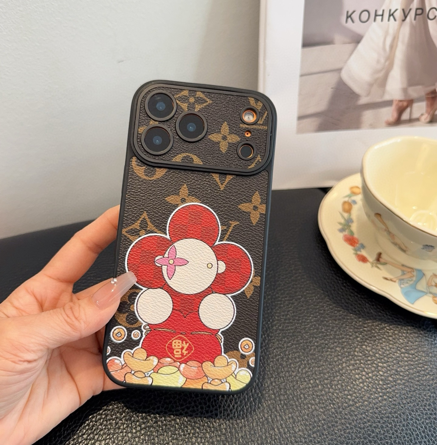 TOP Louis Vuitton LV Phone Case - Brown