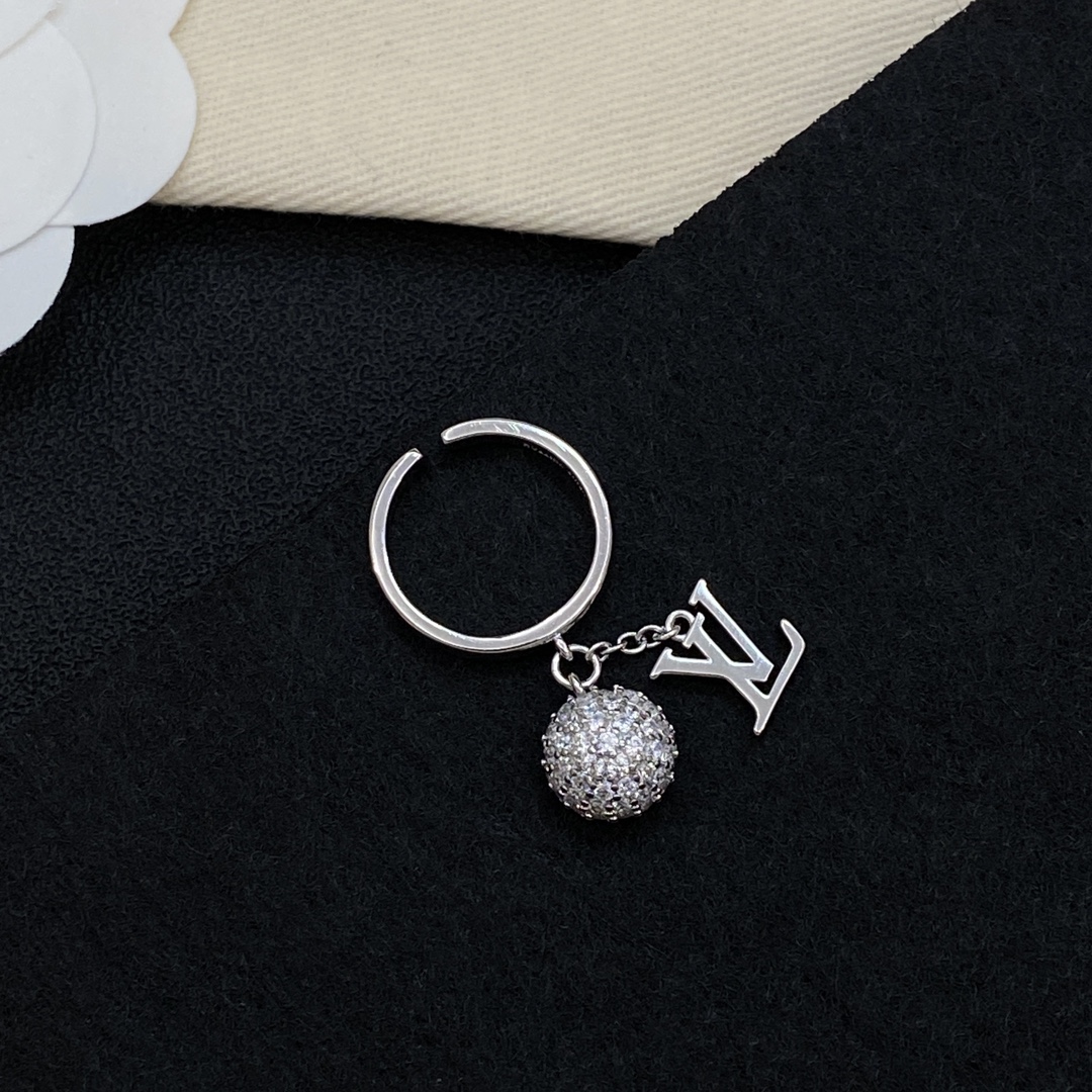 TOP Louis Vuitton LV Ring - 2 Colors