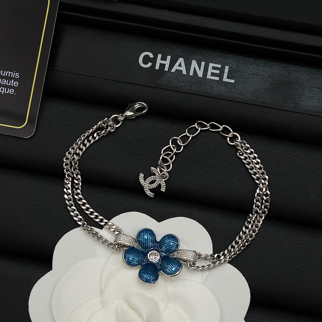 TOP CHANEL Necklace Bracelet Earrings Set - Silver