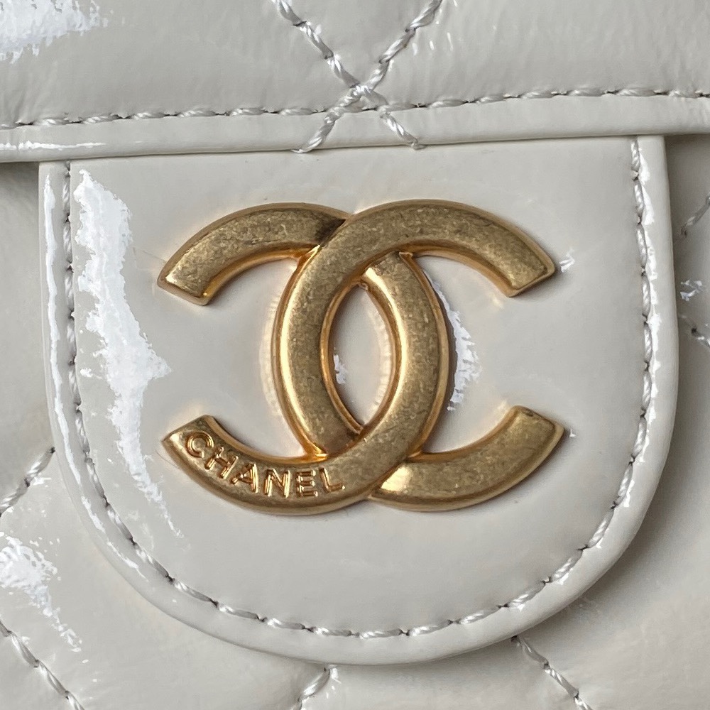 TOP CHANEL AS4323 Oil Wax Leather Hobo Bag 17×19×6cm - GHW - White