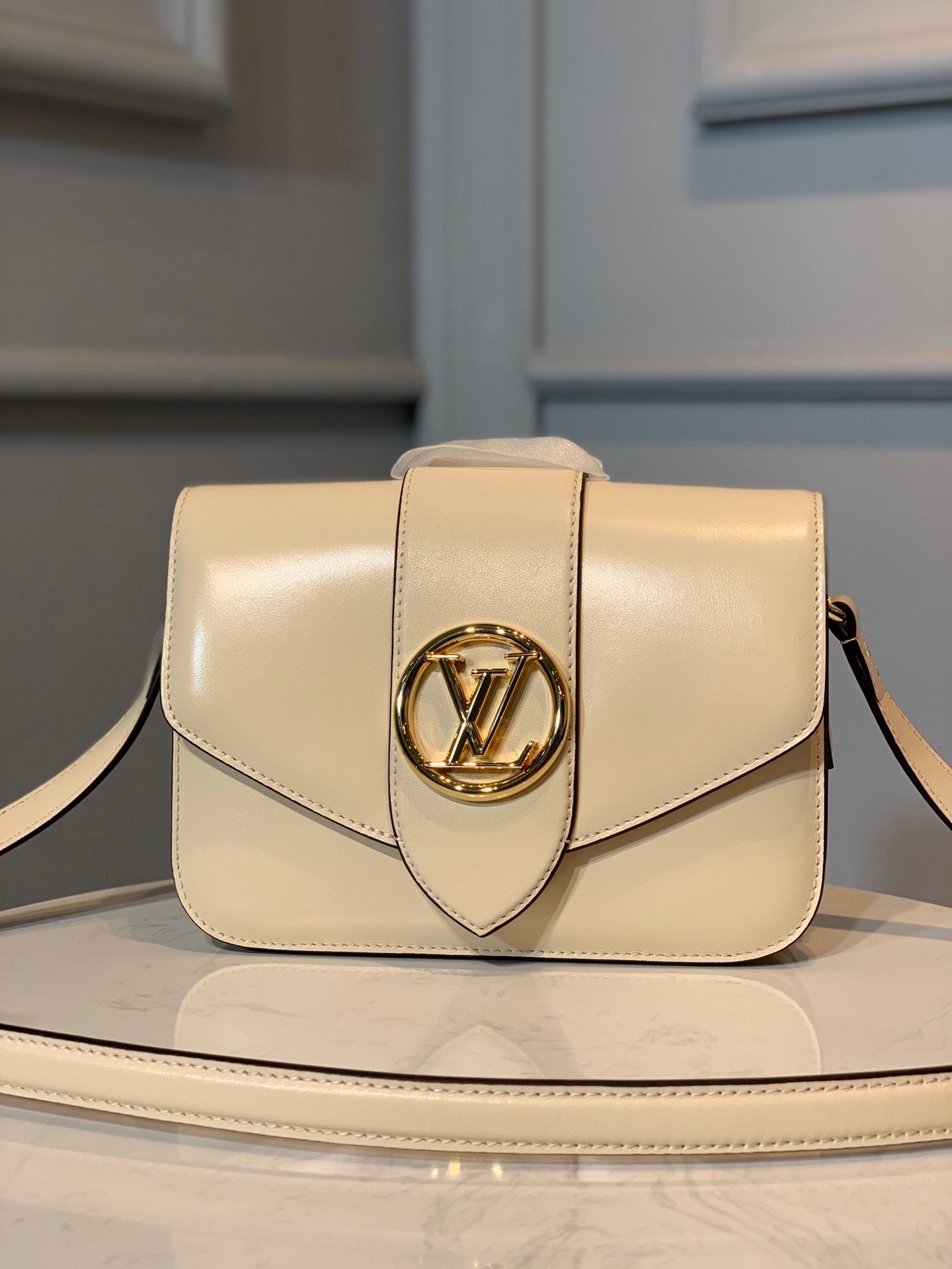 TOP Louis Vuitton LV Pont 9 Bag 23 × 15 × 8 cm- Cream