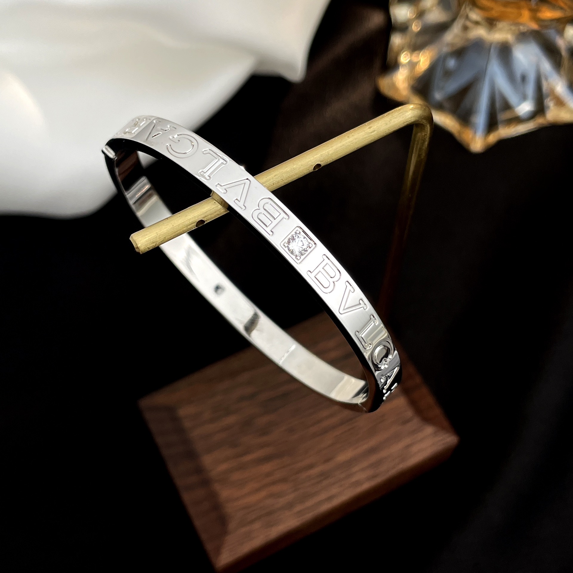 TOP BVLGARI LOGO Bracelet - 2 Colors