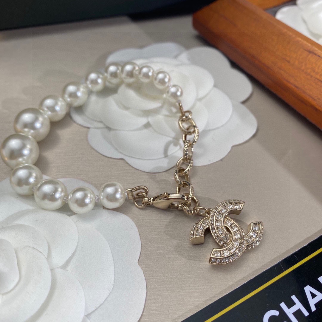 TOP CHANEL Diamonds Logo Pearls Bracelet