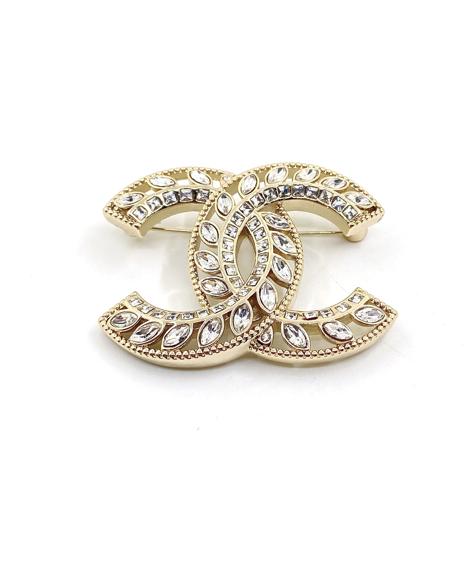 TOP CHANEL Hollow Square Diamond Brooch - Gold