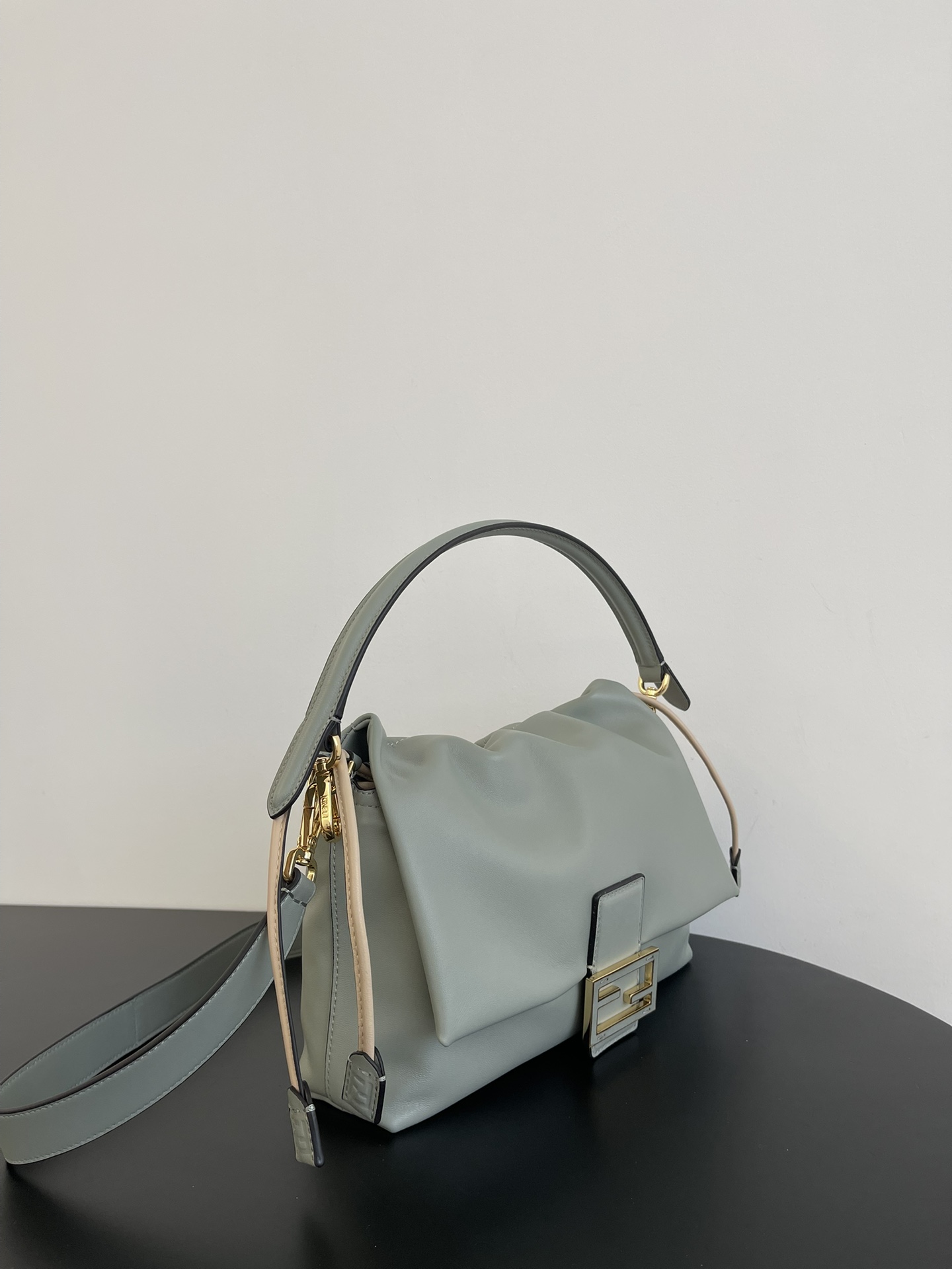TOP FENDI Mamma Baguette Bag 26.5x8.5x18cm - Matcha Green