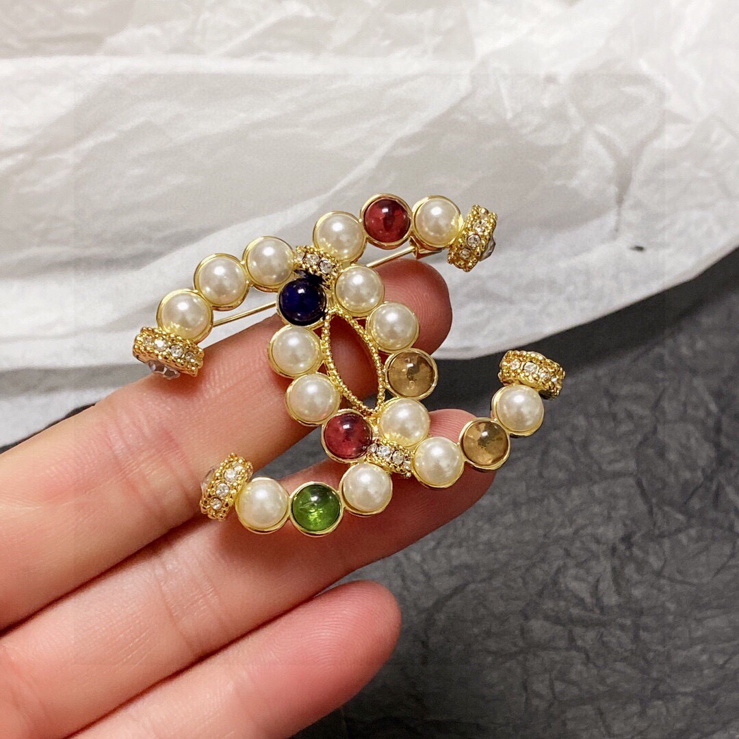 TOP CHANEL  Crystal & Pearl Brooch