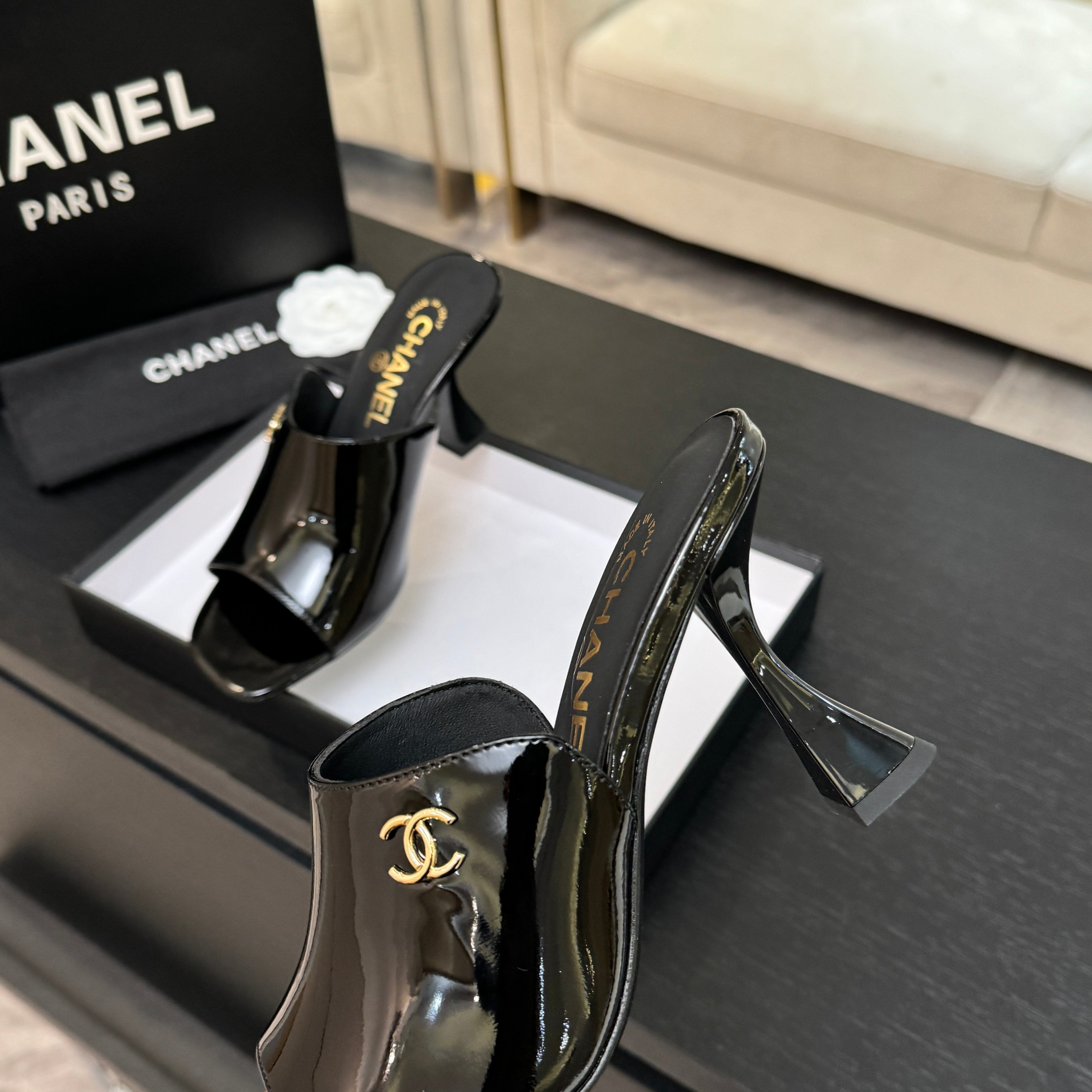 TOP CHANEL Glossy High Heel Sliders - Black