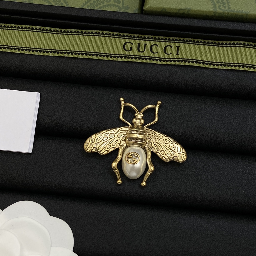 TOP GUCCI Bee Brooch - Gold