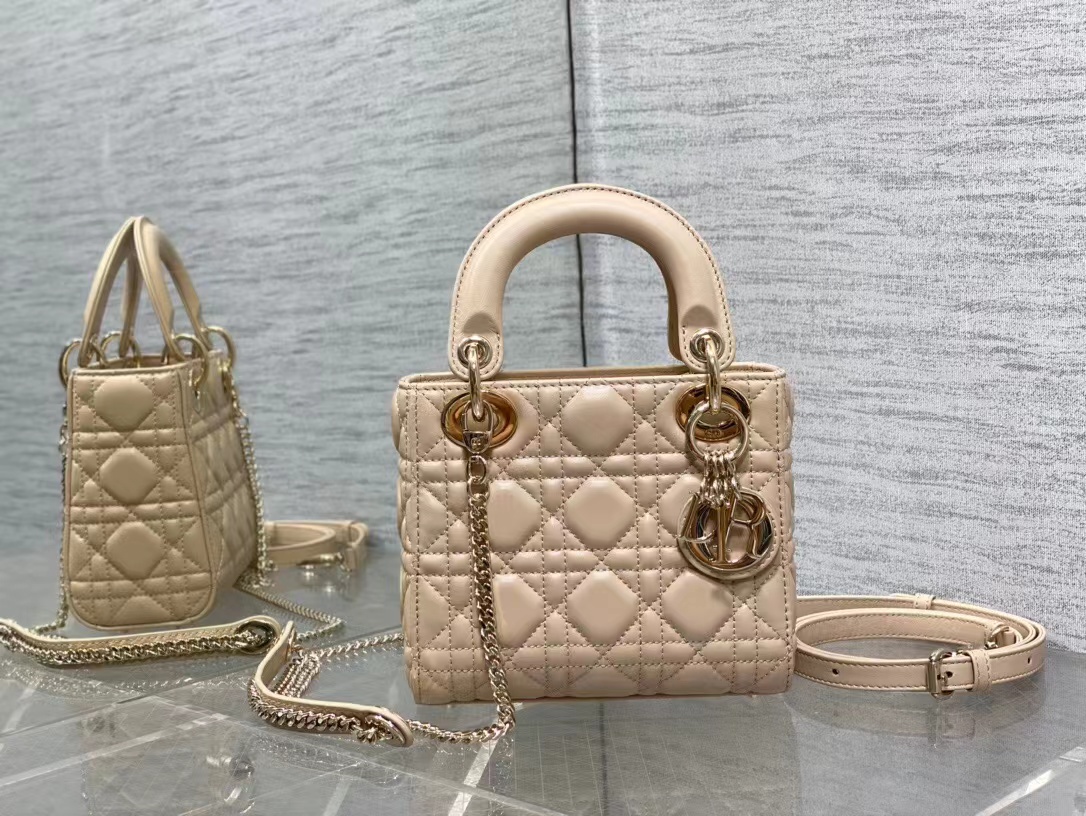 TOP Christian Dior Lady Dior Bag 17*15*7cm - Beige