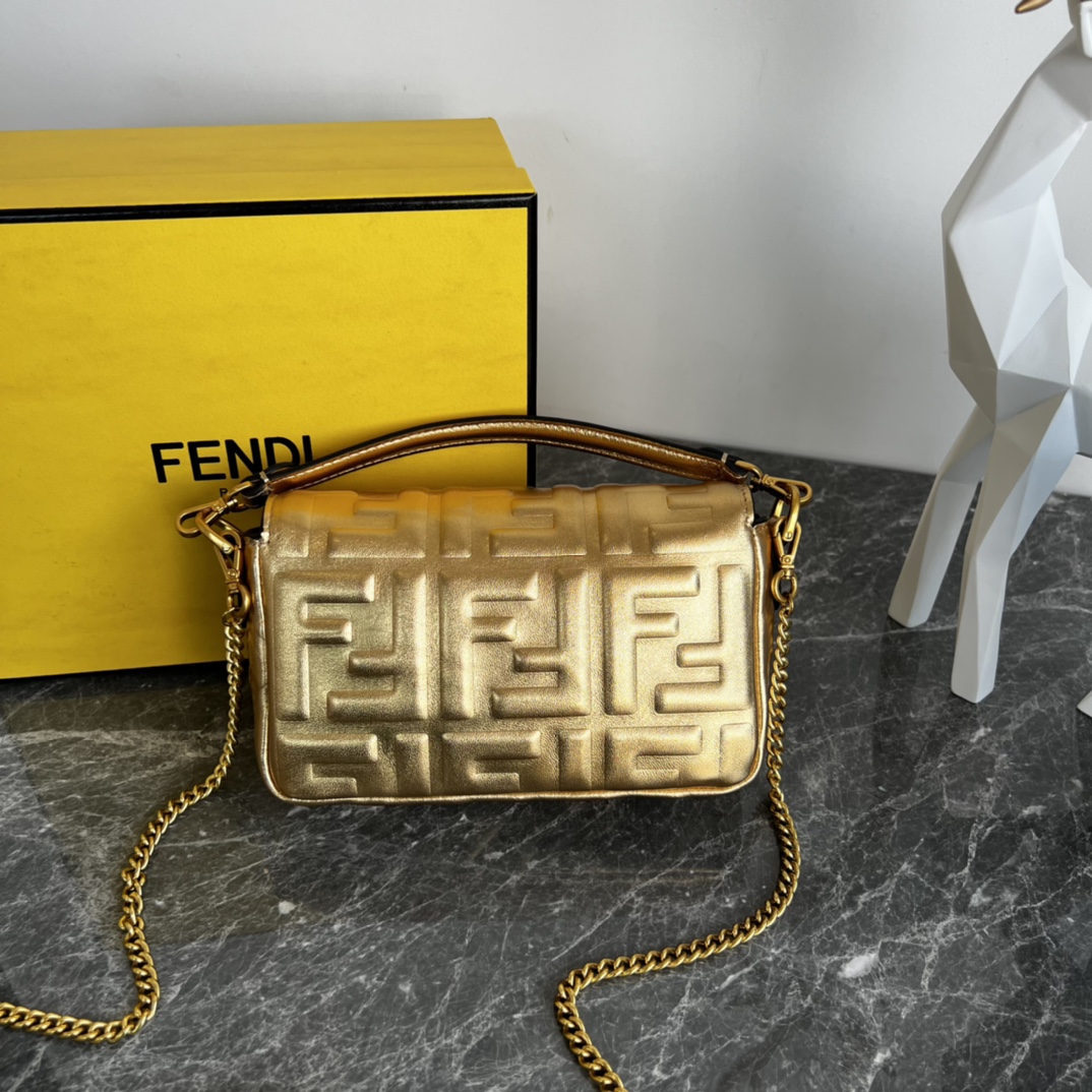 TOP FENDI Baguette FF Bag 19x10x4cm - Gold