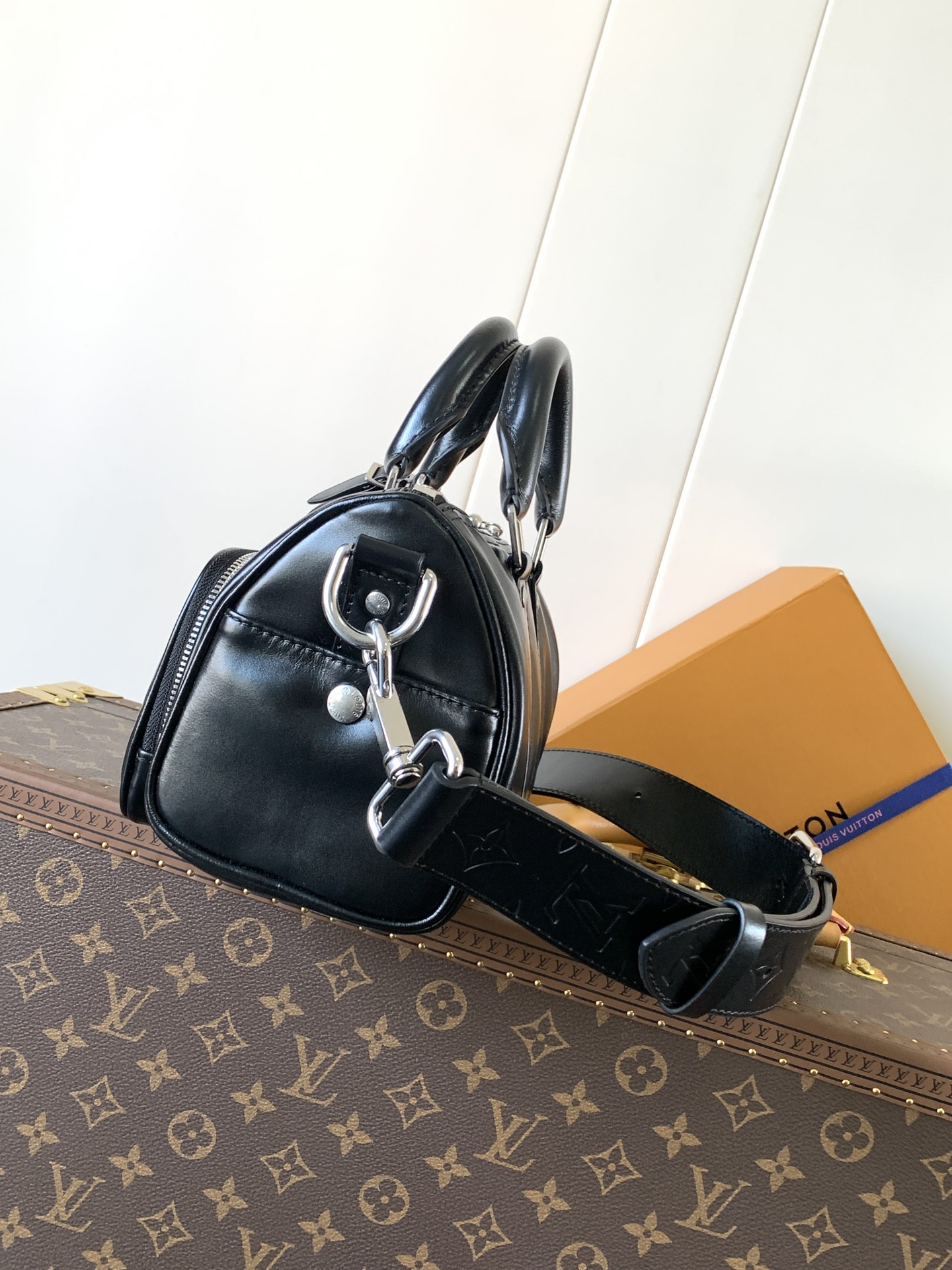 TOP Louis Vuitton LV Keepall Cargo Bandoulière Handbag 25cm - Black