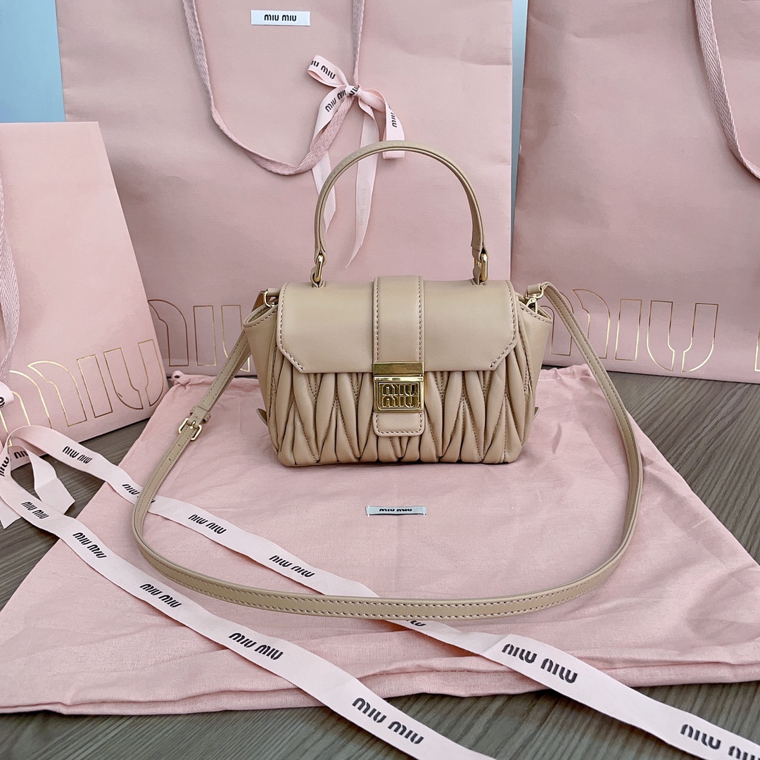 TOP Miu Miu Handbag Sheepskin 17*12.5*7 cm - 3 Colors