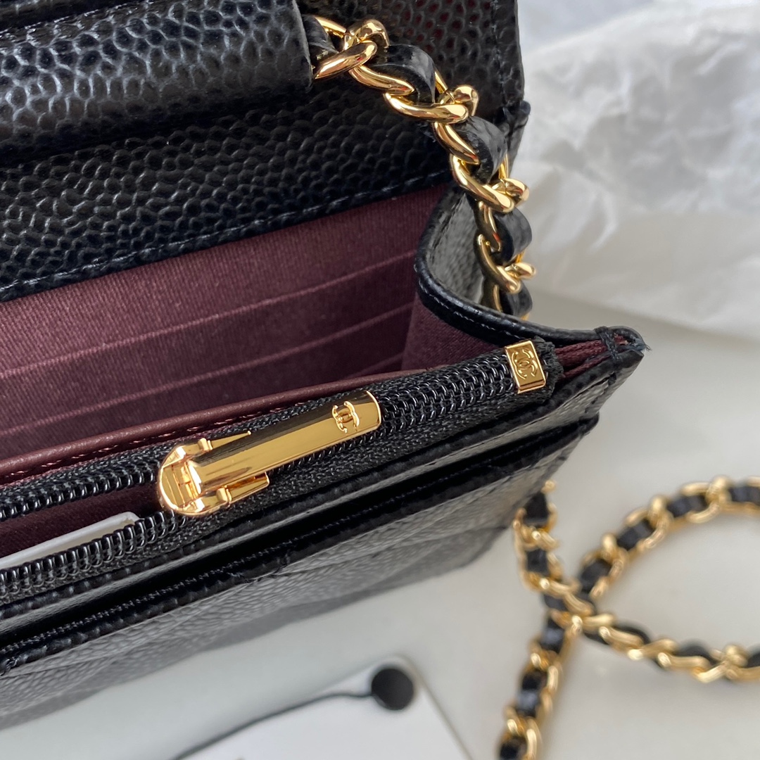 TOP CHANEL WOC Bag Lychee Leather small logo 19 cm - Black & GHW