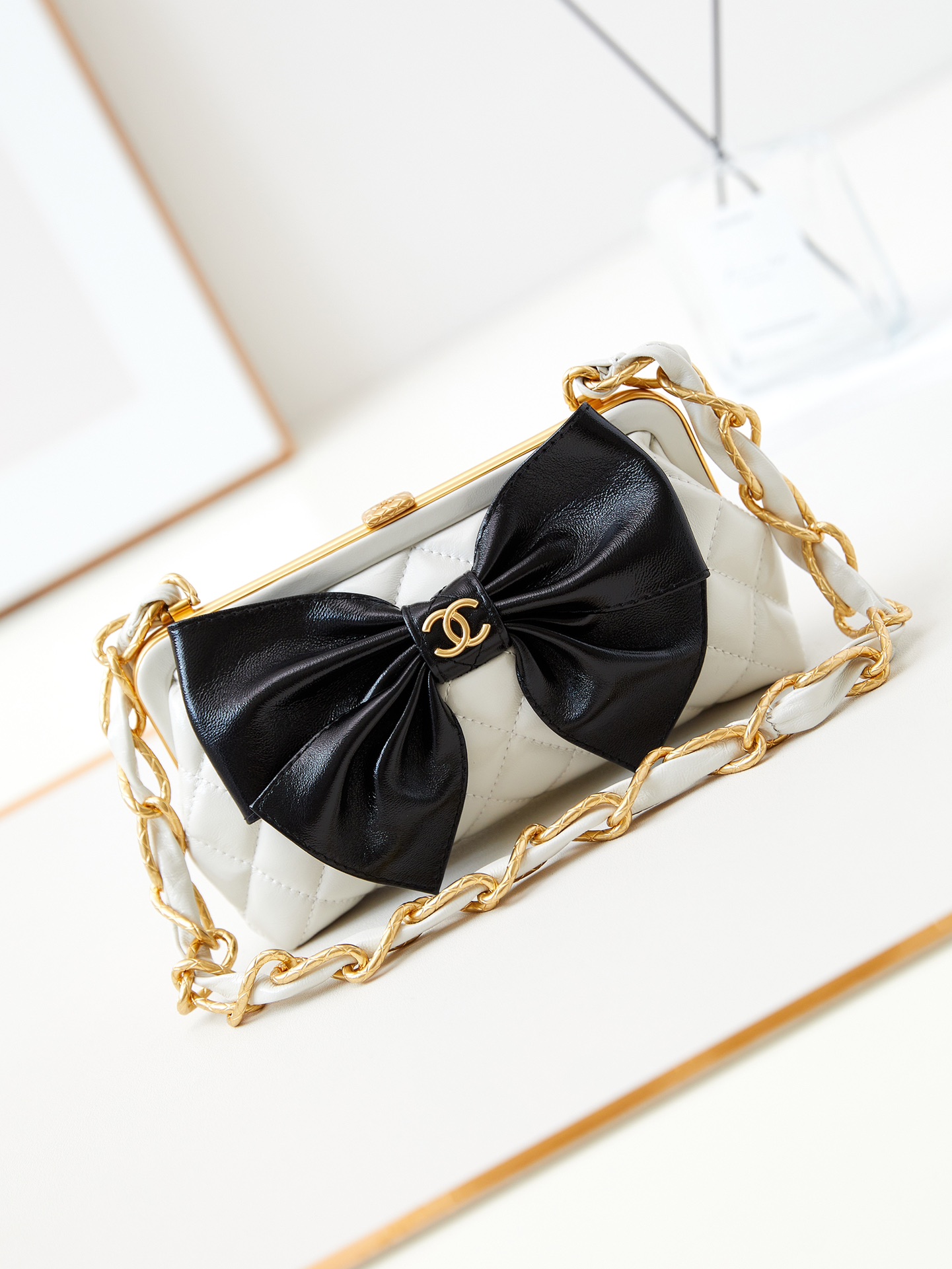 TOP CHANEL Bow Frog Clip Bag 14x21x5cm - 4 Color