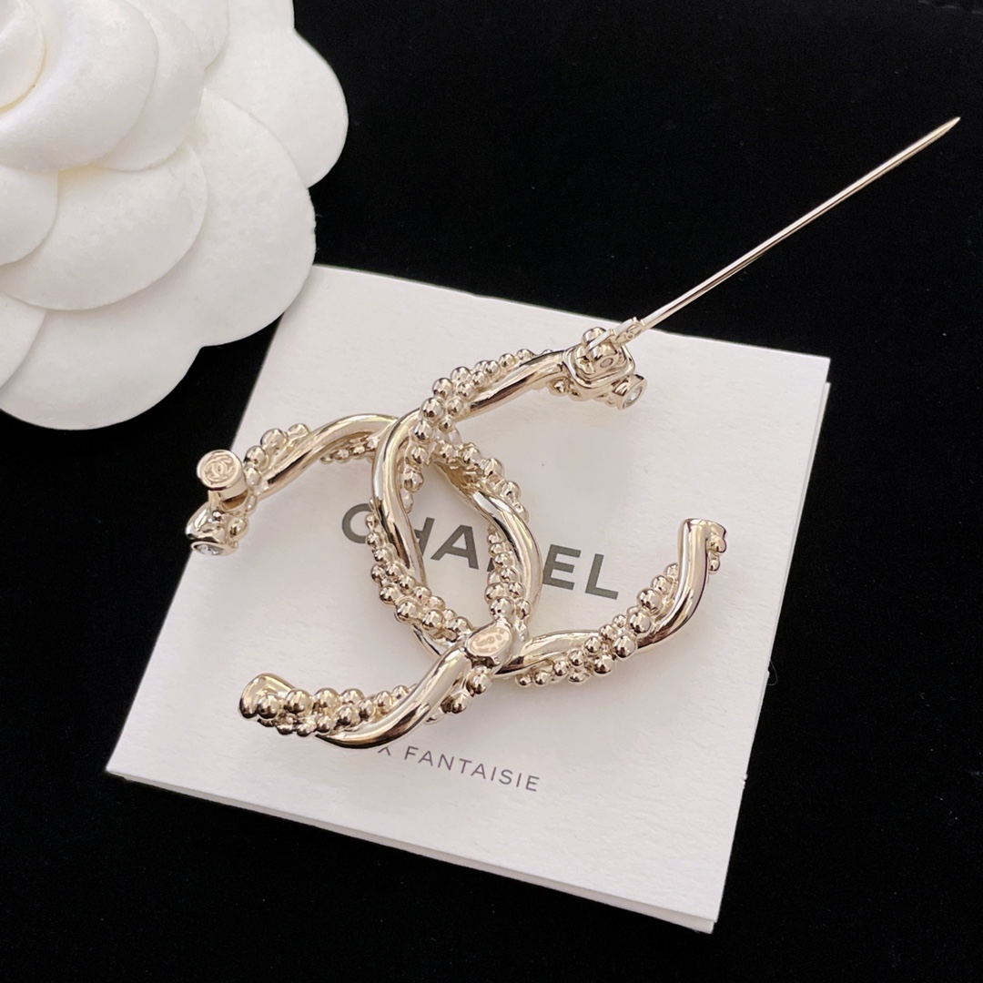 TOP CHANEL Double C Winding Drill Brooch