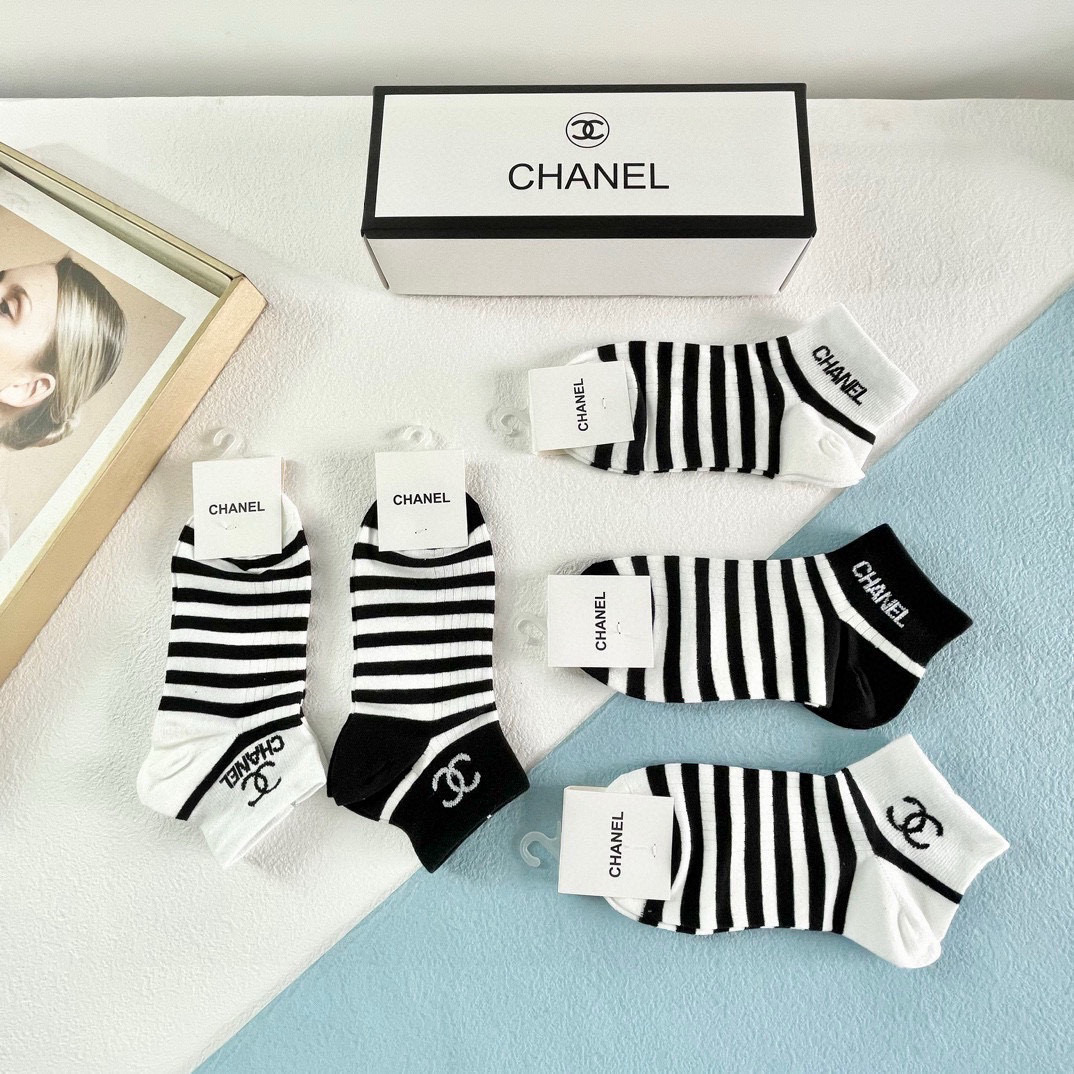 TOP CHANEL Socks - 5 Pieces as a Set