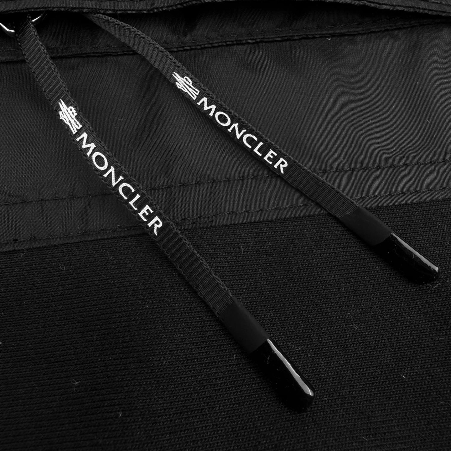 Moncler 标识贴袋拼接卫衣