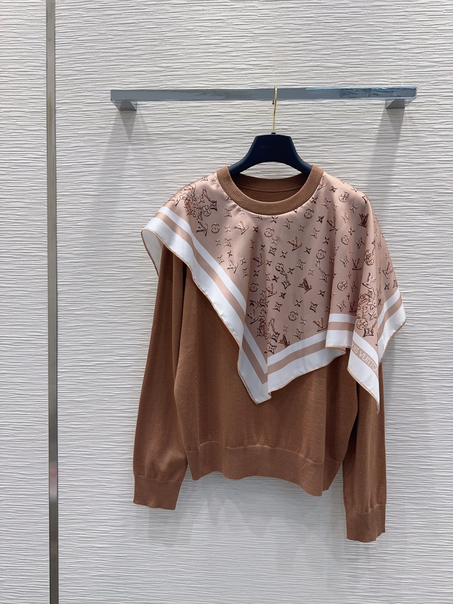 TOP LOUIS VUITTON LV Hoody - 2 Colors