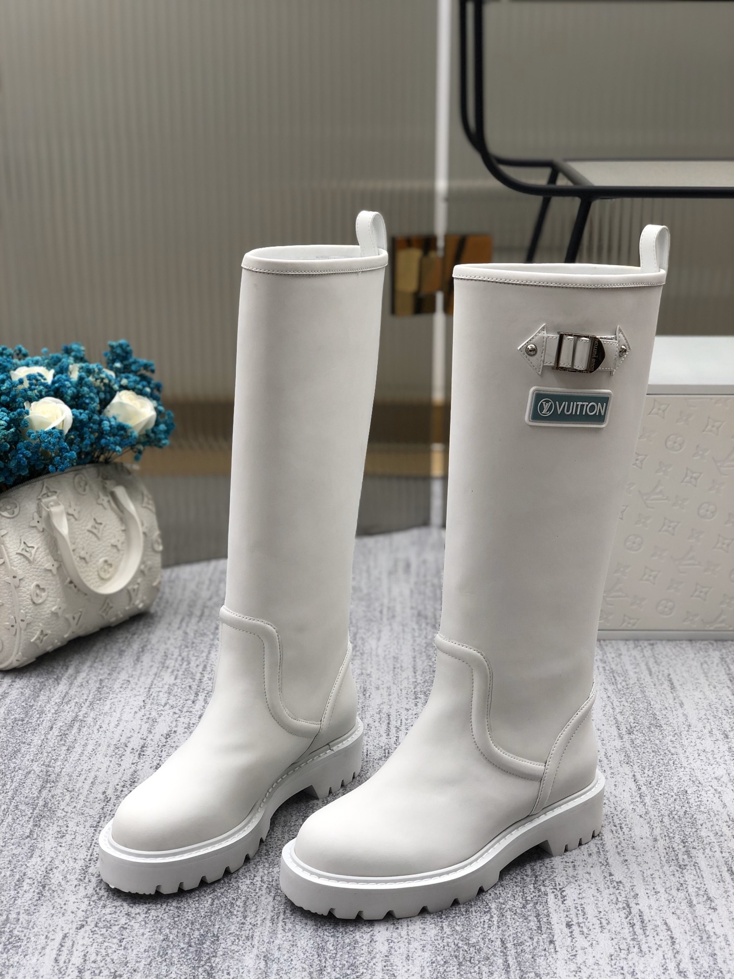 TOP Louis Vuitton LV New Flat Bottomed Boots - 3 Colors