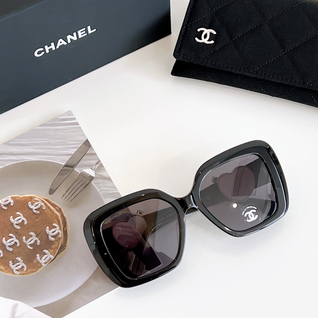 TOP CHANEL Sunglasses - Black