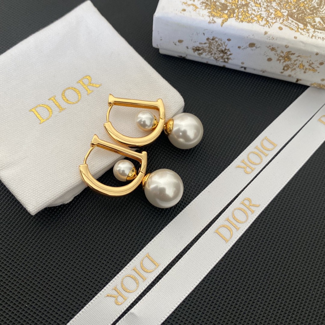 TOP Christian Dior size pearl earrings