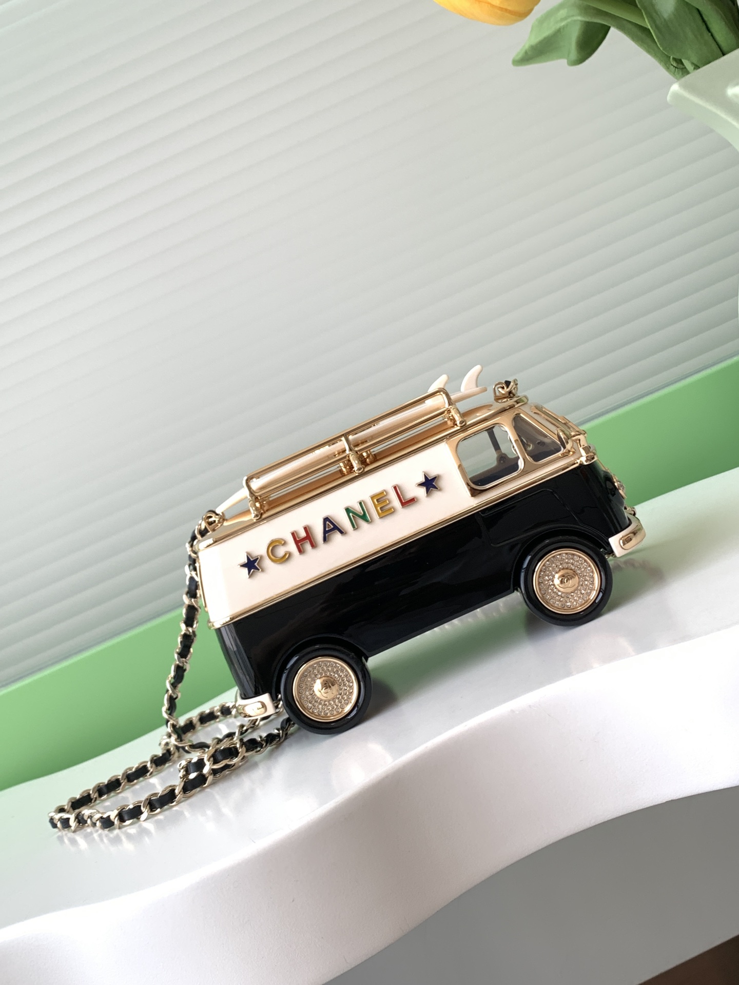 TOP CHANEL MINI VAN MINAUDIERE 9.4×16×8.7cm