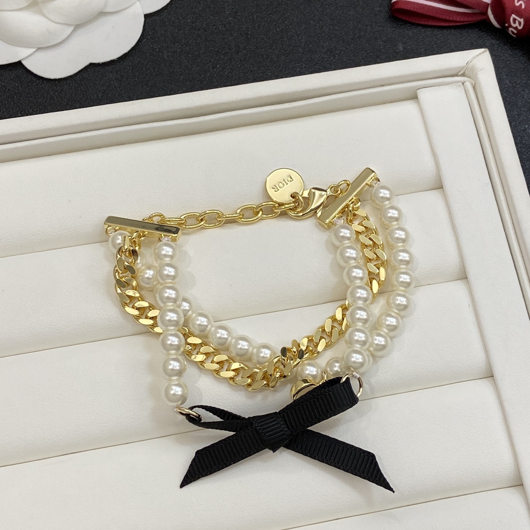 TOP Christian Dior CD  Bracelet - Gold
