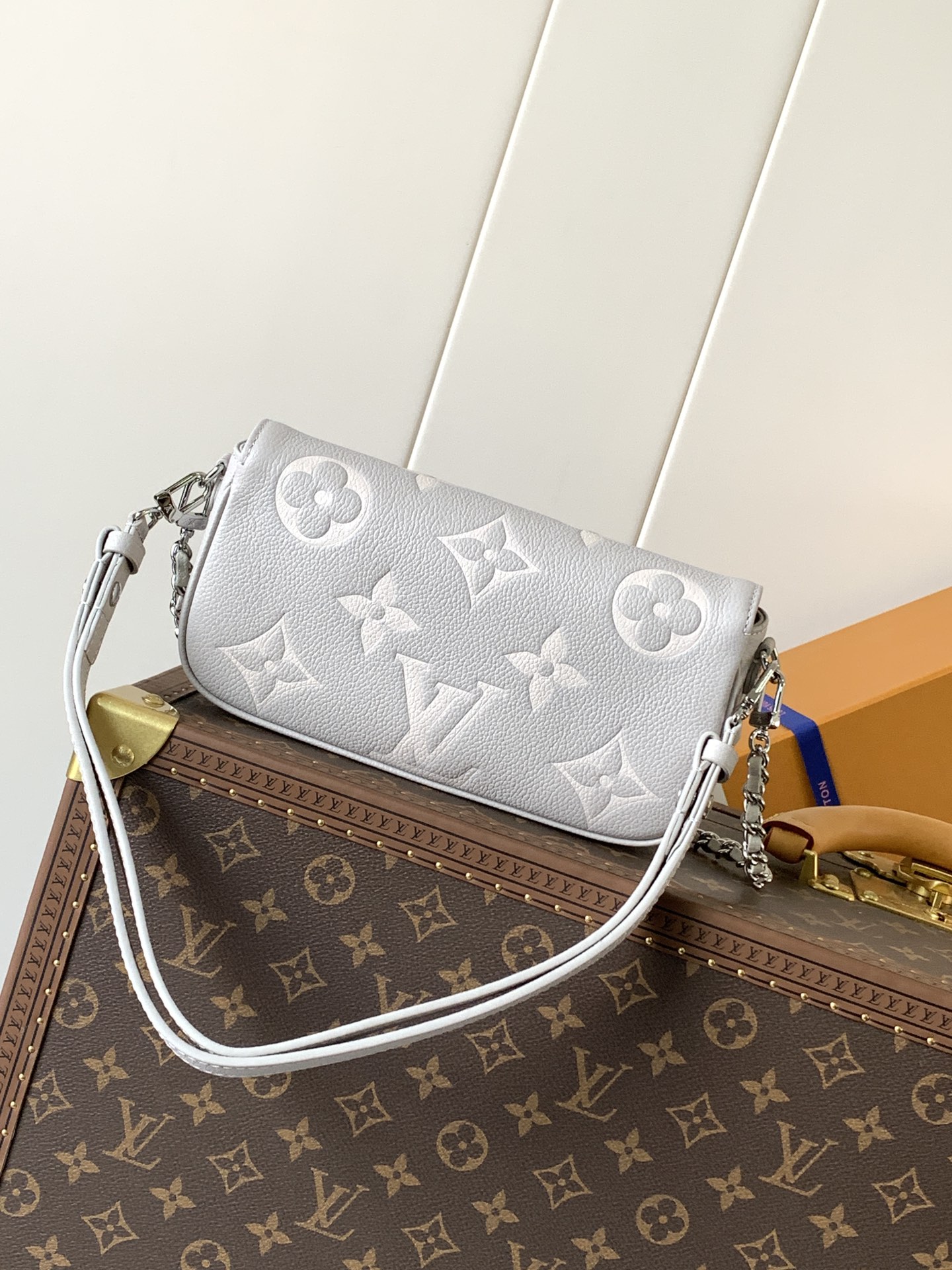 TOP Louis Vuitton LV Wallet On Chain Ivy Handbag 12 x 4.3 x 23.5  CM - Grey