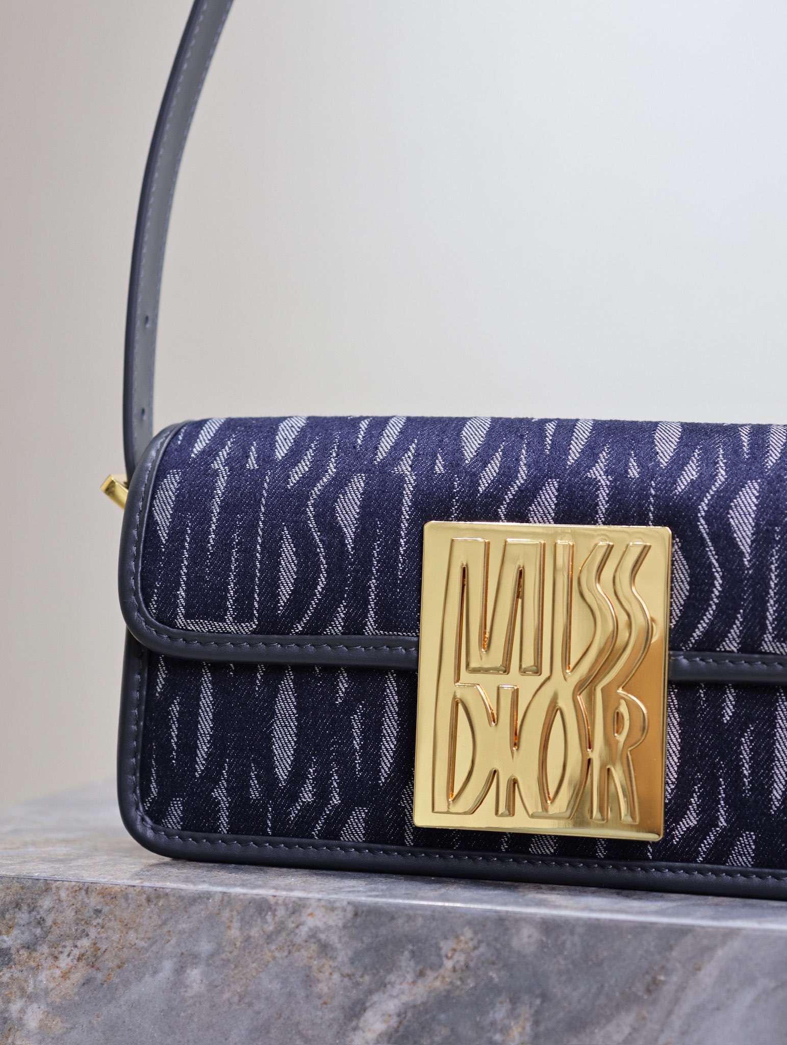 TOP Christian Dior Miss Dior Flap Bag 22 x 11 x 6cm -Dark Blue