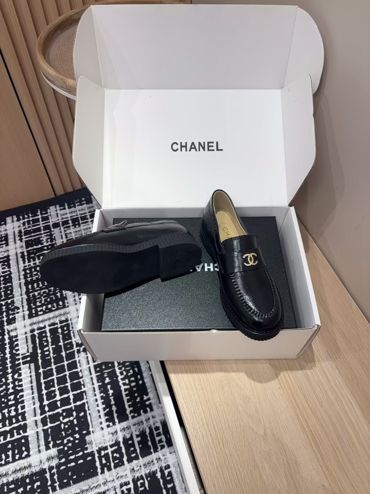 TOP CHANEL CC Shoes - Black
