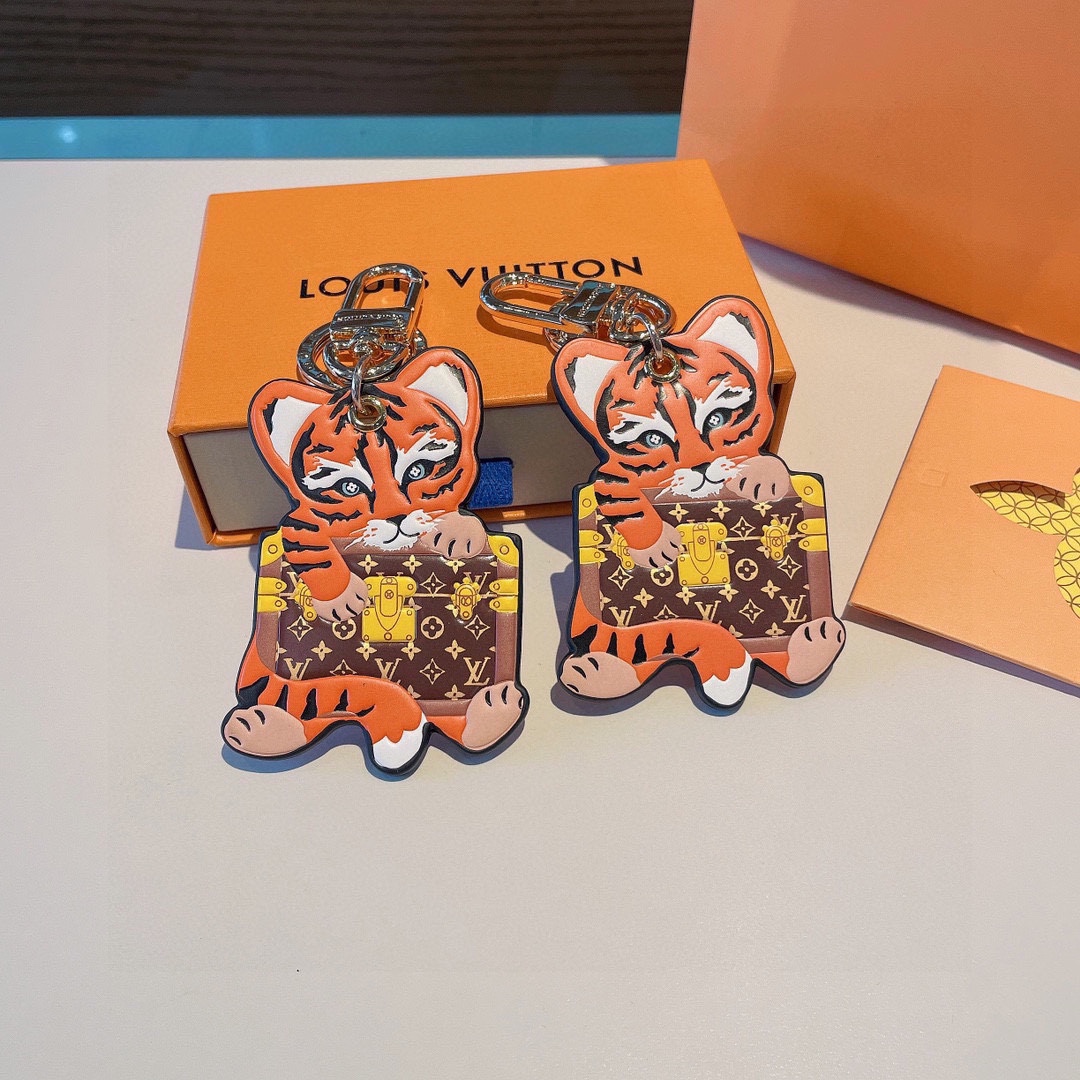 TOP Louis Vuitton LV Embossed Leather Tiger Keychain
