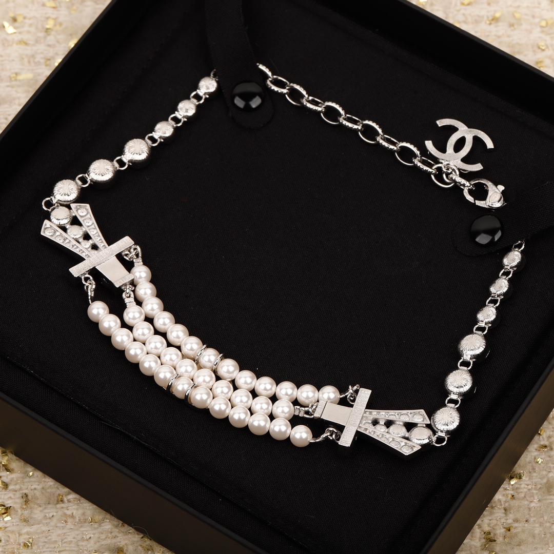 TOP CHANEL CC Choker Necklace