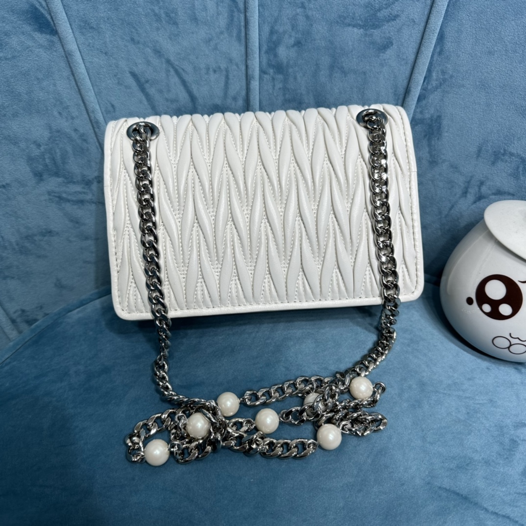 TOP Miu Miu Lambskin Sliding Metal and Pearl Shoulder Strap Bag 19 x 13 x 5 cm - 3 Color